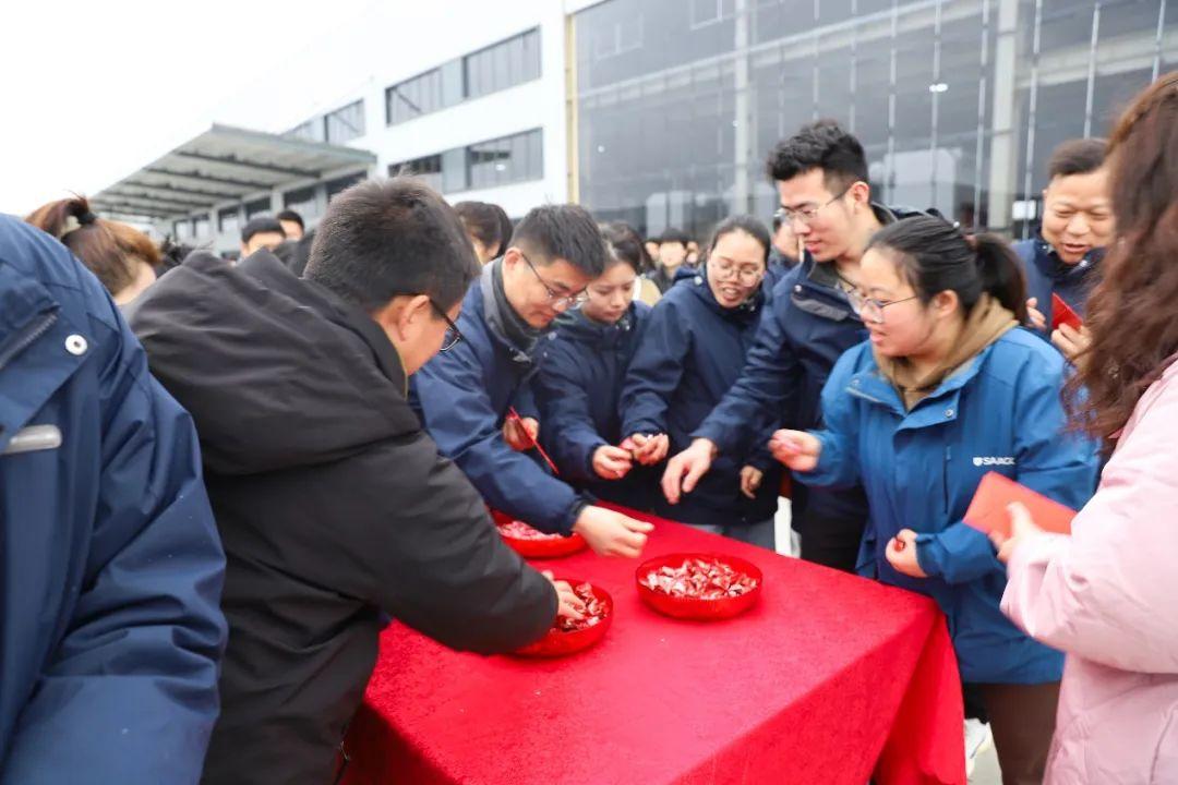 嵊州市副市長郭偉鋒先生為板川送上新春祝福！板川智慧廚房數字化工業園喜迎2024年開門紅！